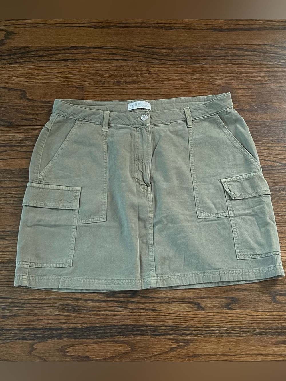 Women’s green cargo mini skirt